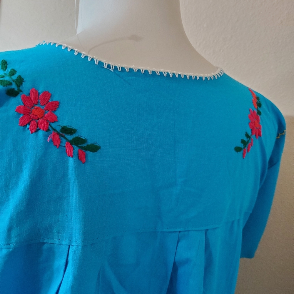 Mexicana,Maxi Embroidered Bata - Picture 9 of 10